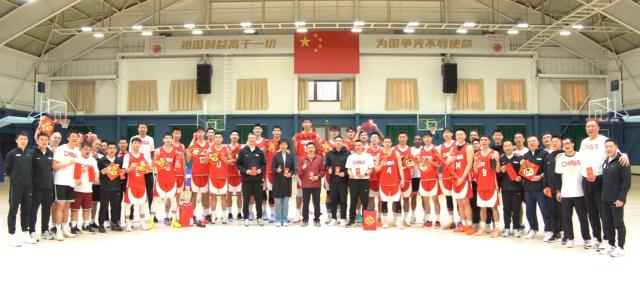 开云-中国男篮14人出征日本！赵继伟回归，徐杰小曾落选